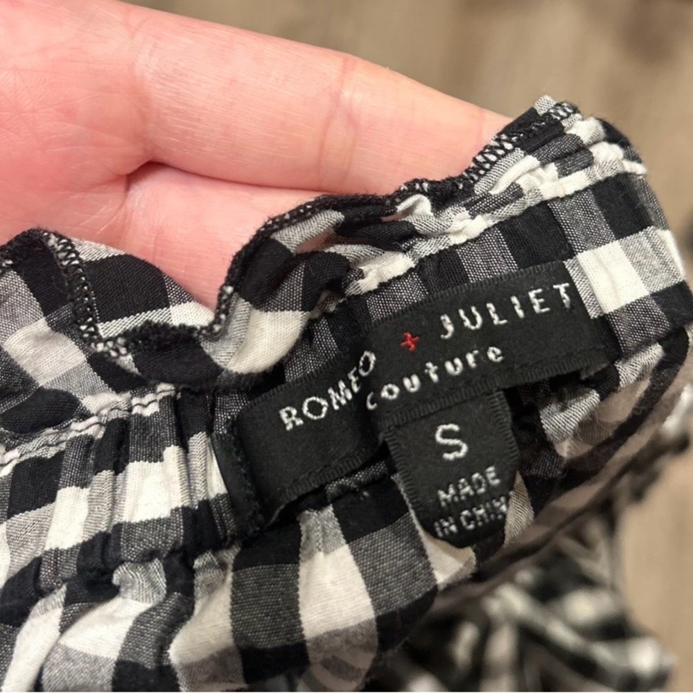 Romeo + Juliet Couture Black and White Gingham Off-Shoulder Top Tunic - Picture 3 of 3